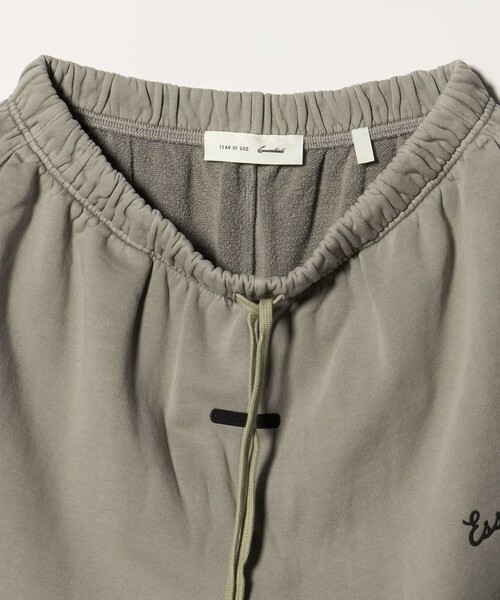 FOG ESSENTIALS(エフオージーエッセンシャルズ)の「<FEAR OF GOD ESSENTIALS>FIT ショーツ(スウェットパンツ・メンズ・ブラック/ナチュラル・XS/M/L/S)」の6枚目の写真