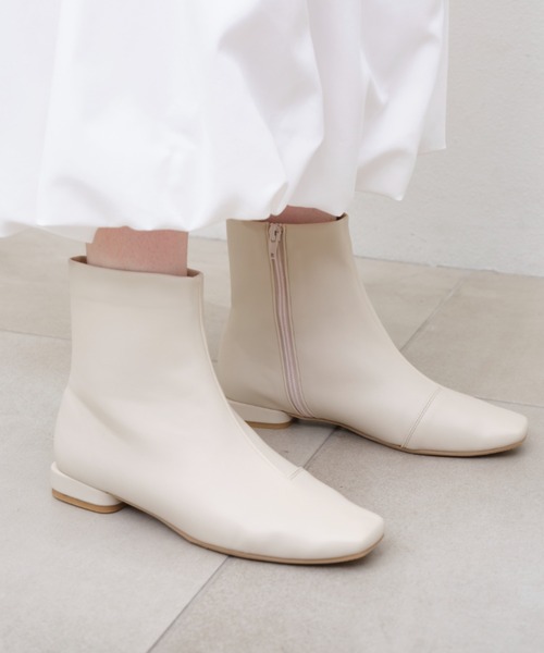 Launa lea(ラウナレア)の「【レイン対応】Rainy Dayストレッチスクエアトゥショートブーツ(R9024)(レインシューズ・レディース・ブラック/アイボリー・M/S/LL/L)」の2枚目の写真