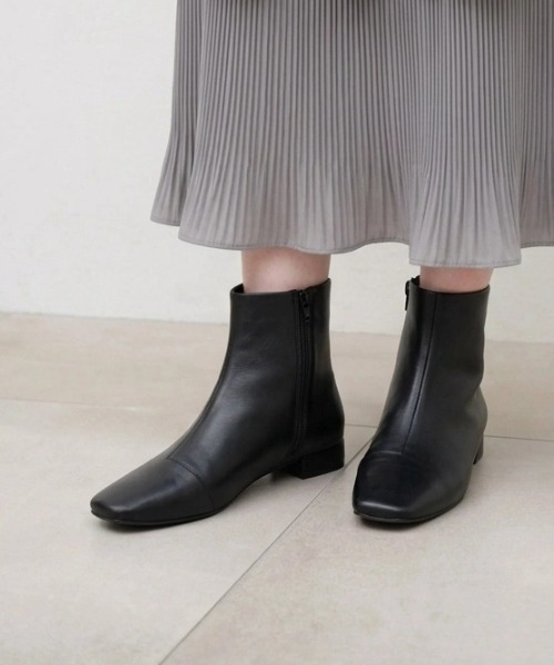 Launa lea(ラウナレア)の「【レイン対応】Rainy Dayストレッチスクエアトゥショートブーツ(R9024)(レインシューズ・レディース・ブラック/アイボリー・M/S/LL/L)」の1枚目の写真