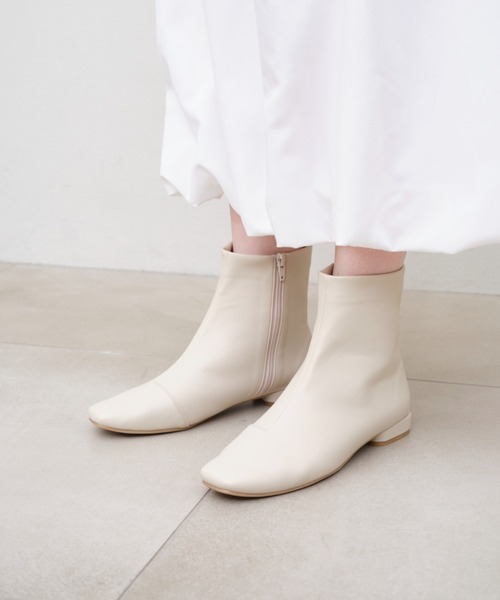 Launa lea(ラウナレア)の「【レイン対応】Rainy Dayストレッチスクエアトゥショートブーツ(R9024)(レインシューズ・レディース・ブラック/アイボリー・M/S/LL/L)」の5枚目の写真