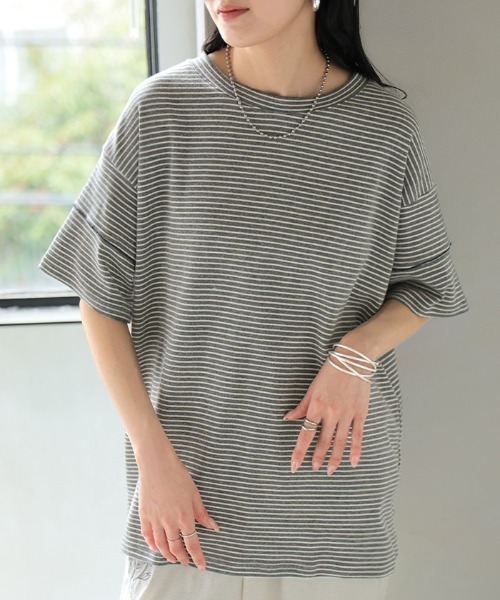 HUG.U(ハグユー)の「もっちりメロウボーダーTシャツ(Tシャツ/カットソー・レディース・ダークグレー/グレー×ホワイト/ホワイト×ブラック・FREE)」の5枚目の写真
