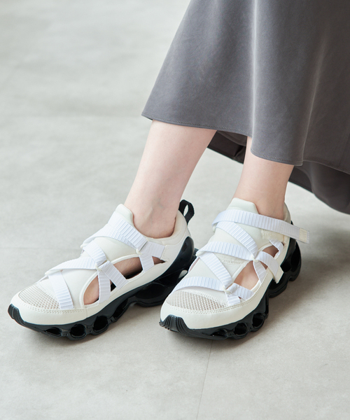 U by SPICK&SPAN(ユーバイスピックアンドスパン)の「《追加》MIZUNO/ミズノ WAVE PROPHECY STRAP(スニーカー・レディース・ブラック/ホワイト・25cm/24cm/23cm)」の1枚目の写真
