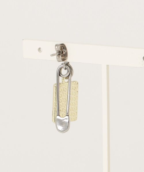 1004ST(イチマルマルヨンエスティ―)の「クロス 十字デザイン ピアス 【片耳用】(ピアス(片耳用)・メンズ・シルバー/シルバー系その他・F)」の4枚目の写真