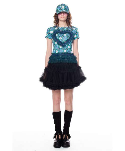GREEDILOUS(グリディアス)の「Signature Floral Cropped T-shirt(Tシャツ/カットソー・レディース・その他・X-SMALL/SMALL/MEDIUM/LARGE)」の2枚目の写真