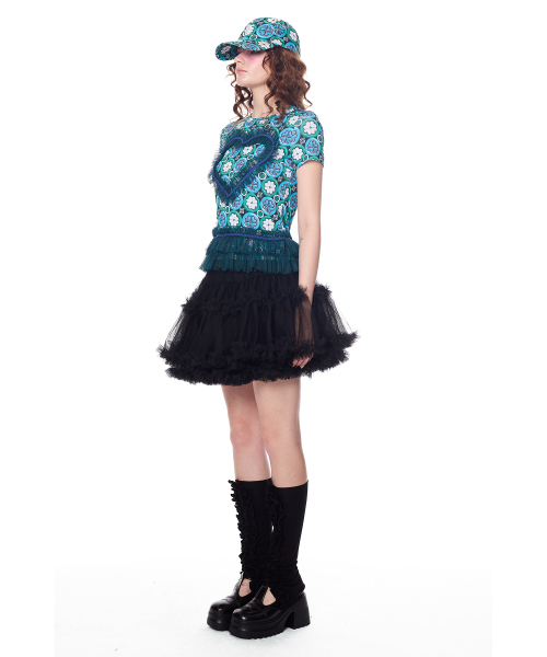 GREEDILOUS(グリディアス)の「Signature Floral Cropped T-shirt(Tシャツ/カットソー・レディース・その他・X-SMALL/SMALL/MEDIUM/LARGE)」の3枚目の写真