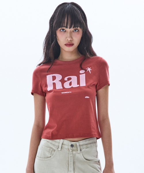 RAIMENT（レイメント）の「エッセンシャル RAI ロゴ ソリッド 半袖Tシャツ_ブリックレッド（Tシャツ/カットソー・メンズ・その他・WS/MEDIUM/LARGE/X-LARGE）」の6枚目の写真