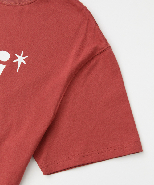 RAIMENT（レイメント）の「エッセンシャル RAI ロゴ ソリッド 半袖Tシャツ_ブリックレッド（Tシャツ/カットソー・メンズ・その他・WS/MEDIUM/LARGE/X-LARGE）」の11枚目の写真