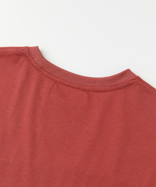 RAIMENT（レイメント）の「エッセンシャル RAI ロゴ ソリッド 半袖Tシャツ_ブリックレッド（Tシャツ/カットソー・メンズ・その他・WS/MEDIUM/LARGE/X-LARGE）」の13枚目の写真