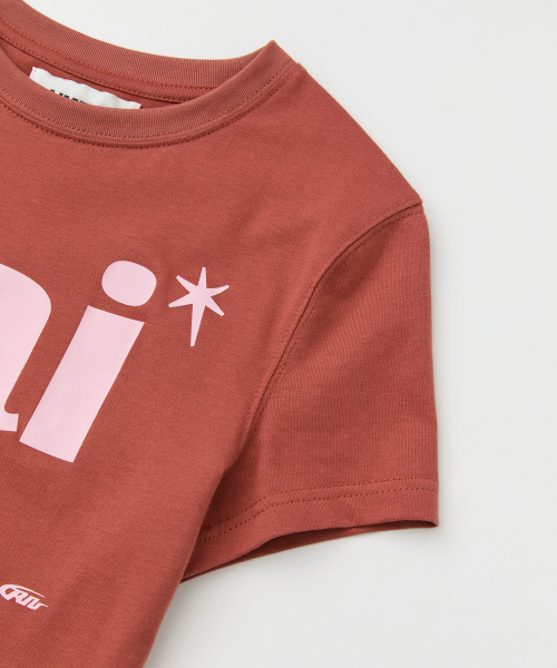 RAIMENT（レイメント）の「エッセンシャル RAI ロゴ ソリッド 半袖Tシャツ_ブリックレッド（Tシャツ/カットソー・メンズ・その他・WS/MEDIUM/LARGE/X-LARGE）」の18枚目の写真