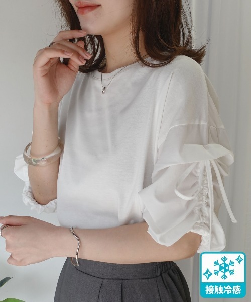 CORNERS(コーナーズ)の「異素材シャーリング袖トップス【接触冷感】(Tシャツ/カットソー・レディース・ブラック/オフホワイト・FREE)」の2枚目の写真