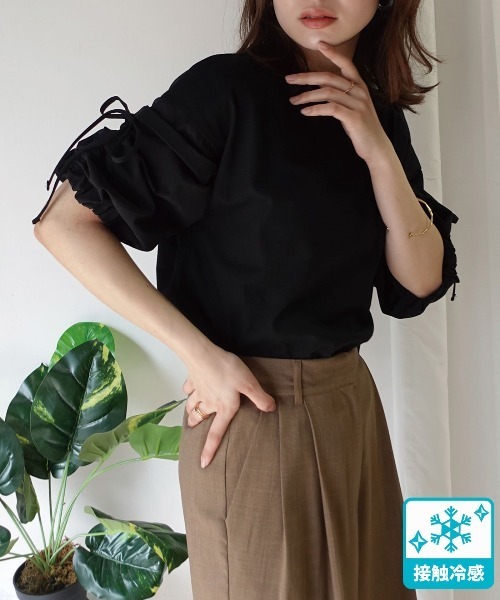 CORNERS(コーナーズ)の「異素材シャーリング袖トップス【接触冷感】(Tシャツ/カットソー・レディース・ブラック/オフホワイト・FREE)」の1枚目の写真