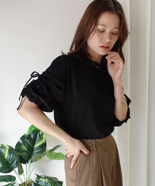 CORNERS(コーナーズ)の「異素材シャーリング袖トップス【接触冷感】(Tシャツ/カットソー・レディース・ブラック/オフホワイト・FREE)」の16枚目の写真