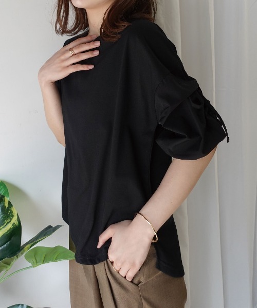 CORNERS(コーナーズ)の「異素材シャーリング袖トップス【接触冷感】(Tシャツ/カットソー・レディース・ブラック/オフホワイト・FREE)」の11枚目の写真