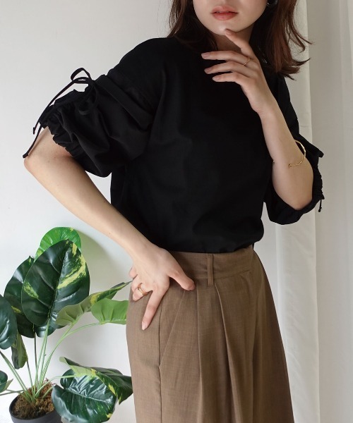 CORNERS(コーナーズ)の「異素材シャーリング袖トップス【接触冷感】(Tシャツ/カットソー・レディース・ブラック/オフホワイト・FREE)」の21枚目の写真