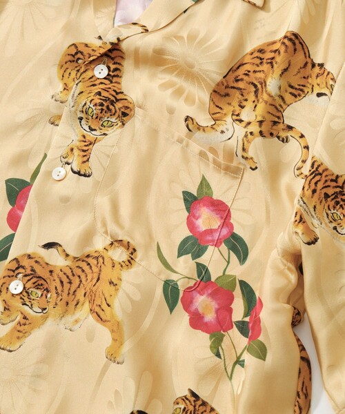 NIPOALOHA（ニポアロハ）の「【NIPOALOHA/二ポアロハ】SILK SHORT SLEEVE ALOHA SHIRT〈 TIGER CAMELLIA / YELLOW 〉（シャツ/ブラウス・メンズ・イエロー・M/S）」の2枚目の写真