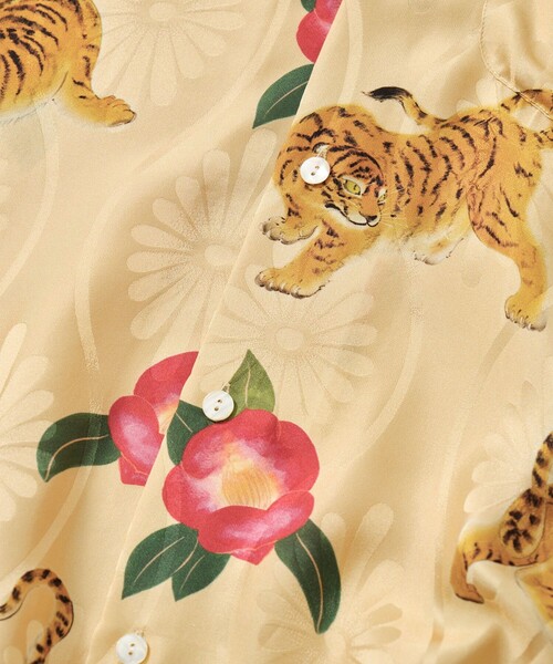 NIPOALOHA（ニポアロハ）の「【NIPOALOHA/二ポアロハ】SILK SHORT SLEEVE ALOHA SHIRT〈 TIGER CAMELLIA / YELLOW 〉（シャツ/ブラウス・メンズ・イエロー・M/S）」の3枚目の写真