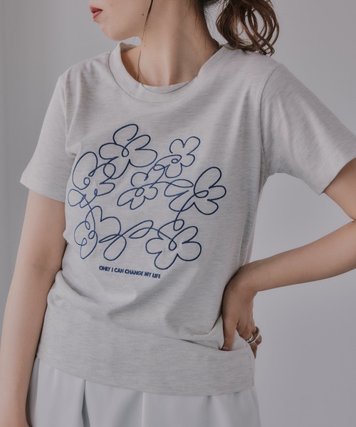 210nouve(トゥージュヌーブ)の「フラワー 刺繍 Tシャツ(Tシャツ/カットソー・レディース・ブラック/ホワイト/ミント/オートミール・FREE)」の4枚目の写真