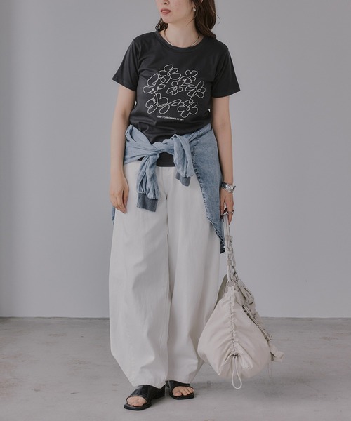 210nouve(トゥージュヌーブ)の「フラワー 刺繍 Tシャツ(Tシャツ/カットソー・レディース・ブラック/ホワイト/ミント/オートミール・FREE)」の16枚目の写真