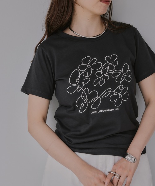 210nouve(トゥージュヌーブ)の「フラワー 刺繍 Tシャツ(Tシャツ/カットソー・レディース・ブラック/ホワイト/ミント/オートミール・FREE)」の14枚目の写真