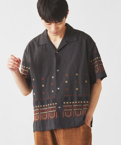 JOURNAL STANDARD relume(ジャーナルスタンダード レリューム)の「アメリカン バンダナ 刺繍 オープンカラー 半袖シャツ(シャツ/ブラウス・メンズ・ホワイト系その他/ブラック系その他/ベージュ系その他・MEDIUM/LARGE)」の6枚目の写真