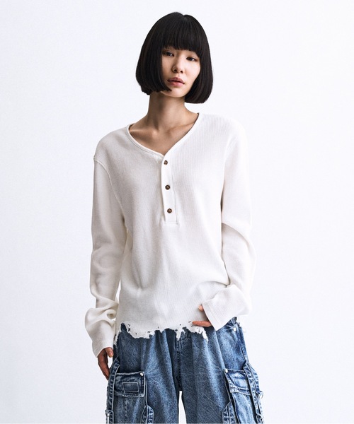 PHILTHEORY(フィルセオリー)の「Distressed waffle henry neck T-shirts / ディストレストワッフルヘンリーネックTシャツ(ニット/セーター・メンズ・ホワイト/ブラック・1/3/2)」の5枚目の写真