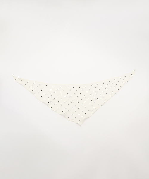 Spick & Span（スピックアンドスパン）の「CITRUS / シトラス 別注 TRIANGLE SCARF（バンダナ/スカーフ・レディース・ホワイト/ブラック・FREE）」の9枚目の写真