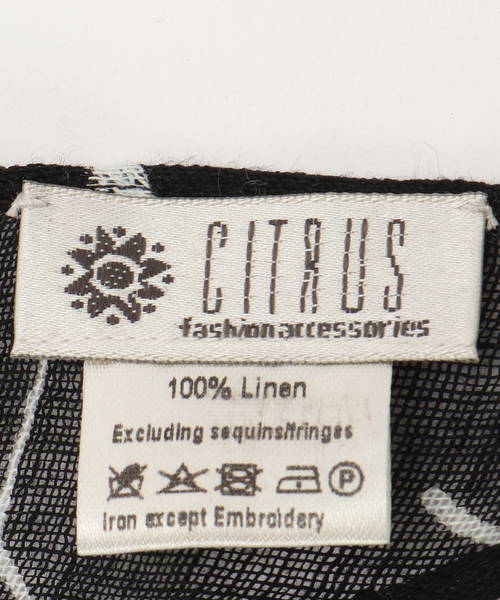 Spick & Span（スピックアンドスパン）の「CITRUS / シトラス 別注 TRIANGLE SCARF（バンダナ/スカーフ・レディース・ホワイト/ブラック・FREE）」の3枚目の写真