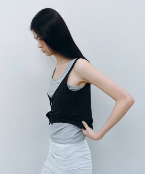 CACELE(カッセル)の「LAYERED BUTTON SLEEVELESS, MULTI(Tシャツ/カットソー・レディース・その他・FREE)」の4枚目の写真