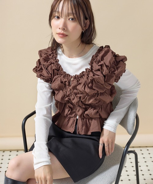 en CAnAF(エンカナフ)の「【全骨格対応 / 着痩せ◎/新色追加】マルチウェイシャーリングブラウス/クシュクシュブラウス(シャツ/ブラウス・レディース・ベージュ/アイボリー/ブラック/ブラック系1/ホワイト系1/ブラウン・フリー)」の5枚目の写真