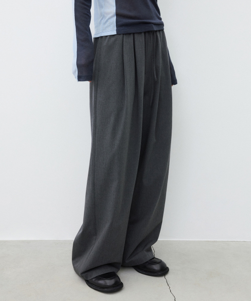SUARE WOMEN(スアレウーマン)の「(ウィメンズ)サマーウールストリングワイドパンツチャコール(その他パンツ・レディース・チャコール・SMALL/MEDIUM)」の1枚目の写真