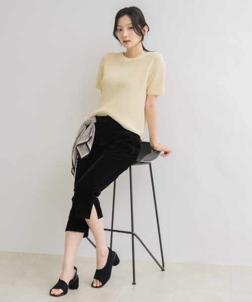NEUNA(ヌナ)の「スエードラウンドヒールアシメサンダル(サンダル・レディース・ブラック・LARGE/MEDIUM/SMALL)」の6枚目の写真