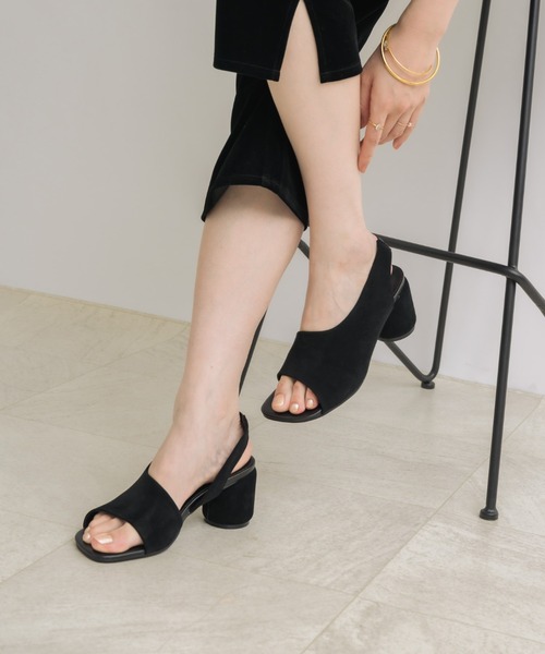 NEUNA(ヌナ)の「スエードラウンドヒールアシメサンダル(サンダル・レディース・ブラック・LARGE/MEDIUM/SMALL)」の18枚目の写真