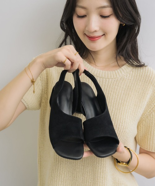 NEUNA(ヌナ)の「スエードラウンドヒールアシメサンダル(サンダル・レディース・ブラック・LARGE/MEDIUM/SMALL)」の19枚目の写真