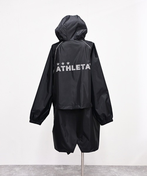 ATHLETA(アスレタ)の「≪athleta≫雨の日の移動も、観戦も頼れるバックパックの上から羽織れる、反射ロゴ付きレインポンチョ。(ポンチョ・レディース・ネイビー/ブラック・F)」の6枚目の写真