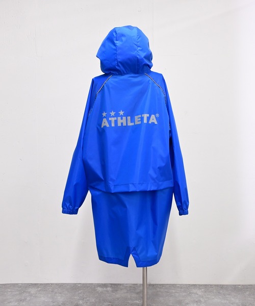 ATHLETA(アスレタ)の「≪athleta≫雨の日の移動も、観戦も頼れるバックパックの上から羽織れる、反射ロゴ付きレインポンチョ。(ポンチョ・レディース・ネイビー/ブラック・F)」の8枚目の写真
