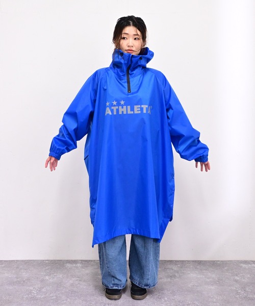 ATHLETA(アスレタ)の「≪athleta≫雨の日の移動も、観戦も頼れるバックパックの上から羽織れる、反射ロゴ付きレインポンチョ。(ポンチョ・レディース・ネイビー/ブラック・F)」の11枚目の写真