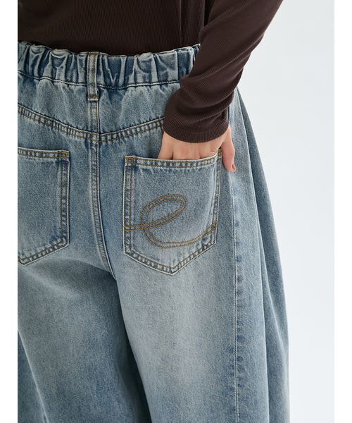 emmi(エミ)の「ウエストゴムサイドタックデニムパンツ(デニムパンツ・レディース・ブラック/ブルー・1/0)」の7枚目の写真