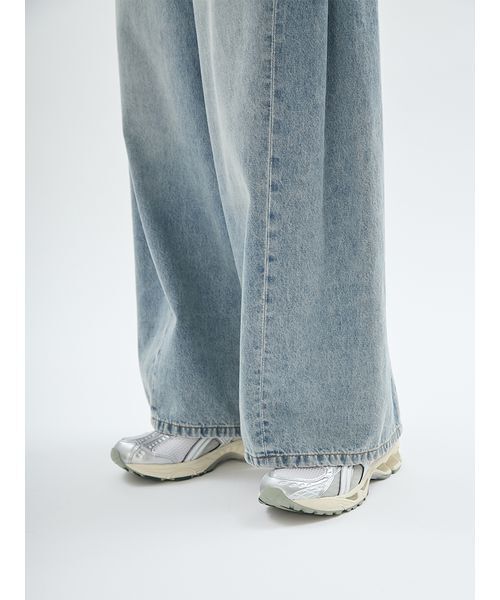 emmi(エミ)の「ウエストゴムサイドタックデニムパンツ(デニムパンツ・レディース・ブラック/ブルー・1/0)」の8枚目の写真