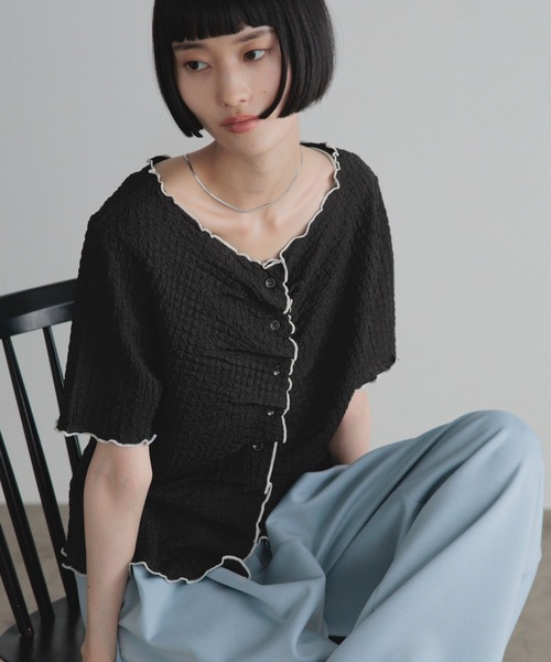LOWRYS FARM(ローリーズファーム)の「カットギャザーカーディガンSS 1053681(カーディガン/ボレロ・レディース・ブラック/オフホワイト/ブルー・FREE)」の3枚目の写真