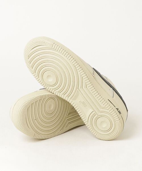NIKE（ナイキ）の「NIKE/ナイキ ｴｱ ﾌｫｰｽ 1 07 LV8（スニーカー・メンズ・ベージュ・29cm/28.5cm/28cm/27.5cm/27cm/26.5cm/26cm/25.5cm）」の3枚目の写真