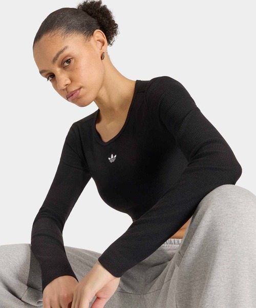 adidas(アディダス)の「エッセンシャルズ リブ クロップド 長袖Tシャツ / ロンT / アディダスオリジナルス adidas Originals(Tシャツ/カットソー・レディース・ブラック・3XL/MEDIUM/SMALL/X-LARGE/X-SMALL/XX-LARGE/LARGE)」の3枚目の写真