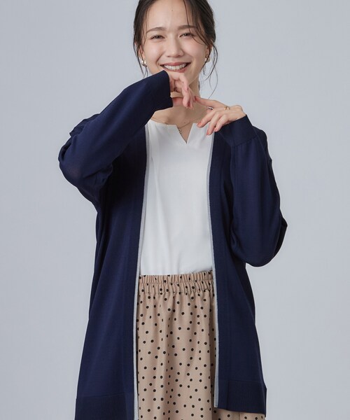 SHOO・LA・RUE(シューラルー)の「【お袖丈選べる/UV/毛玉になりにくい】配色デザインがポイント ボタンレスミドルカーディガン(カーディガン/ボレロ・レディース・グレー系4/ダークブラウン系6/ベージュ系6/ネイビー系5/ダークブラウン/ベージュ/グレー/ネイビー・01/02/03/04)」の7枚目の写真