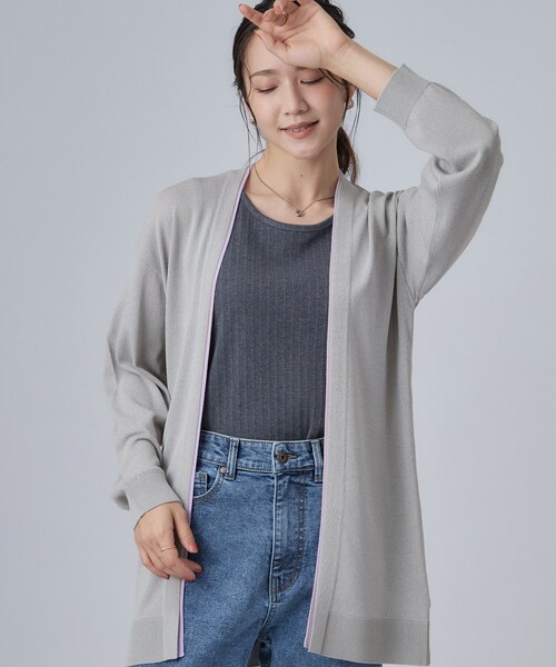 SHOO・LA・RUE(シューラルー)の「【お袖丈選べる/UV/毛玉になりにくい】配色デザインがポイント ボタンレスミドルカーディガン(カーディガン/ボレロ・レディース・グレー系4/ダークブラウン系6/ベージュ系6/ネイビー系5/ダークブラウン/ベージュ/グレー/ネイビー・01/02/03/04)」の2枚目の写真
