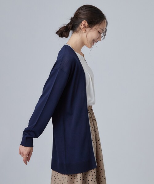 SHOO・LA・RUE(シューラルー)の「【お袖丈選べる/UV/毛玉になりにくい】配色デザインがポイント ボタンレスミドルカーディガン(カーディガン/ボレロ・レディース・グレー系4/ダークブラウン系6/ベージュ系6/ネイビー系5/ダークブラウン/ベージュ/グレー/ネイビー・01/02/03/04)」の22枚目の写真