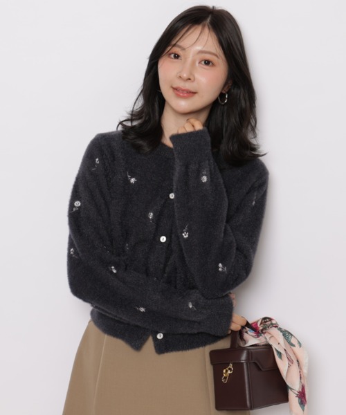 Apuweiser-riche（アプワイザーリッシェ）の「小花刺繍ふわふわニット（ニット/セーター・レディース・チャコールグレー/ピンク/ミント・2）」の4枚目の写真