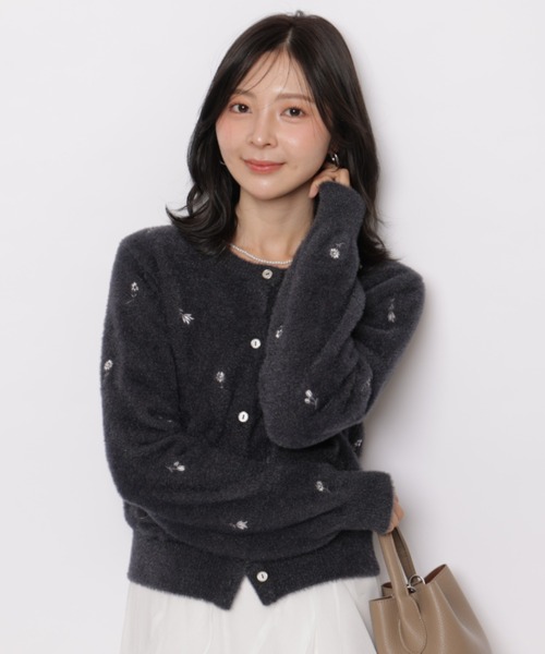 Apuweiser-riche（アプワイザーリッシェ）の「小花刺繍ふわふわニット（ニット/セーター・レディース・チャコールグレー/ピンク/ミント・2）」の7枚目の写真