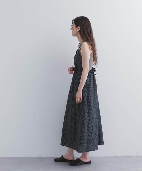 URBAN RESEARCH DOORS(アーバンリサーチドアーズ)の「チェックキャミワンピース(ワンピース・レディース・ネイビー/ブラウン・FREE)」の21枚目の写真