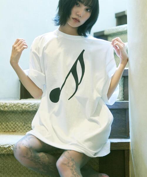 ALL NEW MART(オールニューマート)の「音符グラフィックTシャツ(Tシャツ/カットソー・レディース・ダークブラウン/ホワイト/ブラック・00)」の1枚目の写真