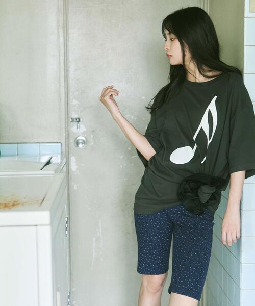 ALL NEW MART(オールニューマート)の「音符グラフィックTシャツ(Tシャツ/カットソー・レディース・ダークブラウン/ホワイト/ブラック・00)」の8枚目の写真