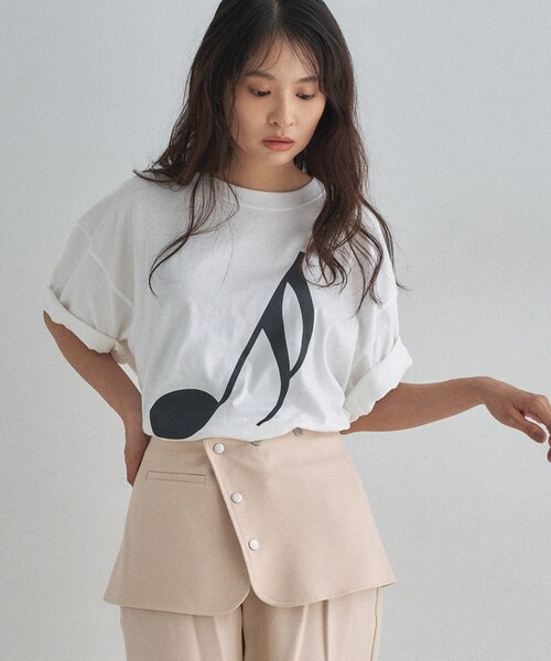 ALL NEW MART(オールニューマート)の「音符グラフィックTシャツ(Tシャツ/カットソー・レディース・ダークブラウン/ホワイト/ブラック・00)」の4枚目の写真